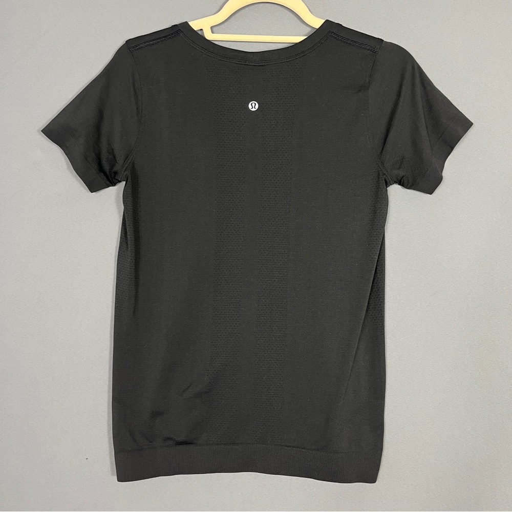 Lululemon Swiftly Relaxed Fit Short Sleeve T Shirt Black - Size 4